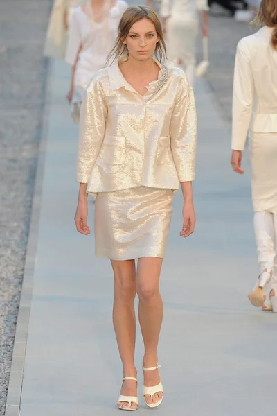 Look 12